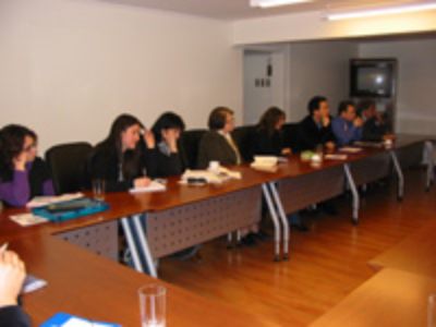 Directores de extensión de diversas unidades de la Universidad asistieron a la reunión.