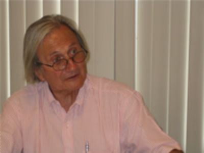 El Vicerrector de Extensión, Prof. Francisco Brugnoli B.