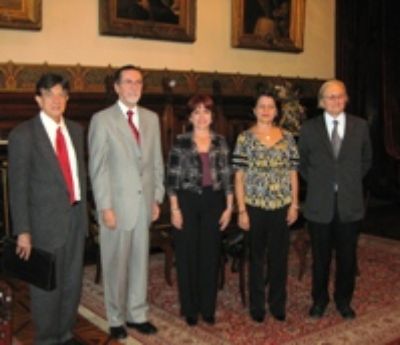 Edison Correa (Brasil); Rector Víctor Pérez; María Helena Vivas (Colombia); Teresita Pérez (Venezuela) y Francisco Brugnoli, Vicerrector de Extensión