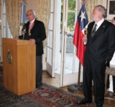 El Vicerrector de Extensión, Francisco Brugnoli y el Embajador de Argentina, Ginés González.