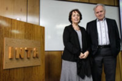 Patricia Iturra y Roberto Neira, académicos que formaron parte de la organización.