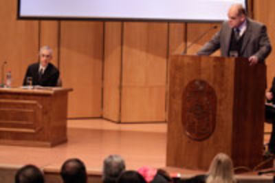 La charla magistral en la Universidad de Chile fue una de las primeras actividades de Todd Stern en el país.