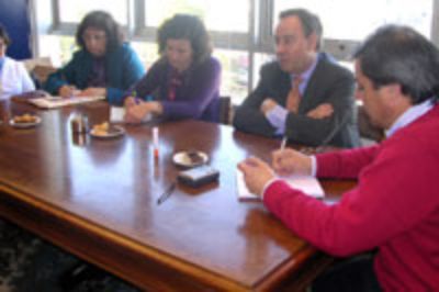 El Dr. Sanz se reunió con los Directivos de la Facultad de Odontología de la Chile.