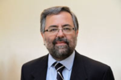El Doctor Manuel Kukuljan, Director de la Escuela de Postgrado de la Facultad de Medicina e integrante de NEMO. 