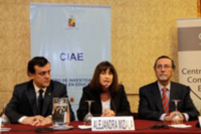 800 personas se inscribieron para participar de la iniciativa organizada por el CIAE de la U. de Chile y el CEPPE de la U. Católica. 