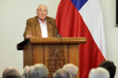 El Prof. Norbel Galanti, Director del Instituto de Ciencias Biomédicas, expresó que en aquí se cristaliza no sólo la vida del Dr. Allende, sino además parte de la historia de la ciencia en Chile.