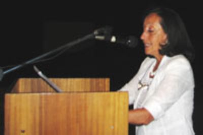 Elena Sepúlveda, Directora de Escuela de Pregrado.