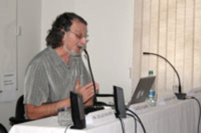 El académico dictó el 3 de marzo una conferencia en el CIAE de la Universidad de Chile donde analizó las nuevas tendencias y los métodos que se utilizan para la enseñanza.