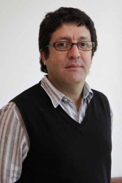 Prof. Rodrigo Uribe. Senador Universitario, Phd en Comunicación, Prof. Facultad de Economía y Negocios, Investigador en Publicidad Infantil.