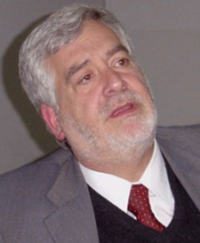 Senador Juan Pablo Cárdenas, académico del Instituto de Comunicación e Imagen y Director de la Radio Universidad de Chile. Premio Nacional de Periodismo 2005. 