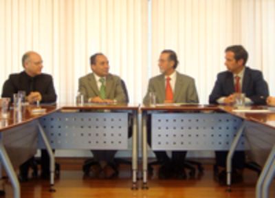 Académicos portugueses se reunieron con el Rector Víctor Pérez y otras autoridades.