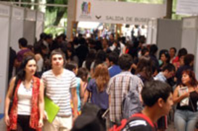 La Facultad de Economía y Negocios de la U. de Chile recibirá el 4, 5 (de 9 a 18 hrs.) y 6 (de 9 a 16 hrs.) de enero a los miles de estudiantes interesados en ingresar a nuestra Universidad. 