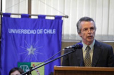 El Decano de la Facultad de Ciencias Sociales, Prof. Marcelo Arnold.