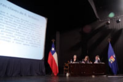  La primera Escuela Chile Francia de la Cátedra Michel Foucault se realizó el año 2007.