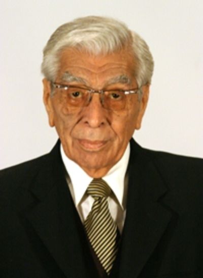 El Dr. Tito Ureta Aravena, se desempeñó como académico del Departamento de Biología de la Facultad de Ciencias.