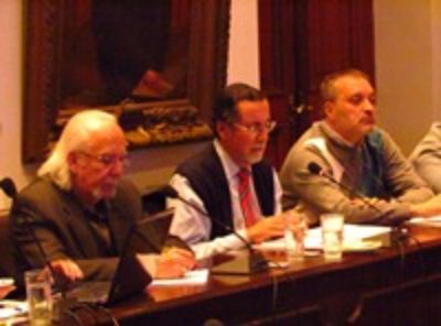 La plenaria, que se realizó en el Salón Domeyko de Casa Central y estuvo encabezada por el Rector Víctor Pérez, comentó el informe presentado..
