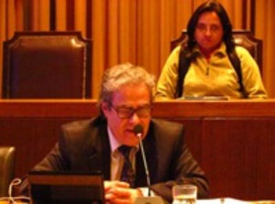 Senador Milton Larrondo, académico del Hospital Clínico U. de Chile.