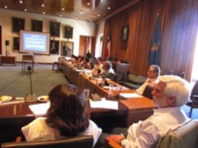 La plenaria del 20 de diciembre, por 13 votos a favor, 10 en contra y 3 abstenciones, ratificó la celebración del contrato entre la U. de Chile y la Asociación de Canalistas del Maipo.