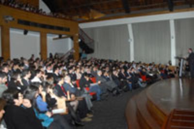  La ceremonia se realizó en el Salón Gorbea de la Facultad de Ciencias Físicas y Matemáticas.