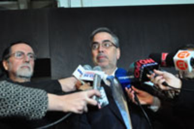 "Creo que el Rector Pérez está sufriendo un maltrato de parte del Gobierno", dijo Juan Manuel Zolezzi.