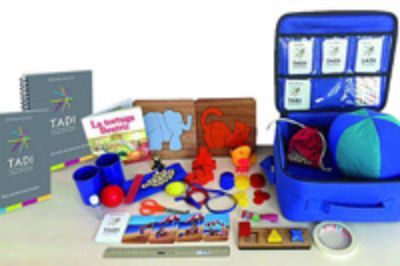 Diseñado como una "maleta de juguetes", el test consta de una batería de materiales, todos pensados para captar la atención de los niños y permitir el mayor despliegue de sus habilidades.