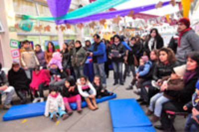 Niños y niñas participaron activamente de la fiesta intercultural junto a sus familias.