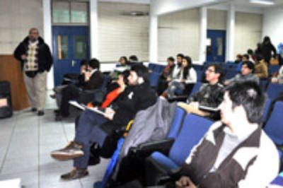 La ceremonia de lanzamiento contó con la presencia de la Subdirectora del Programa Explora de Conicyt, Marianela Velasco Villafaña, personal del Min. del Medio Ambiente, académicos y estudiantes.