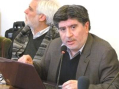 Prof. Ernesto Águila, director del Depto. de Estudios Pedagógicos de la Fac. de Filosofía.