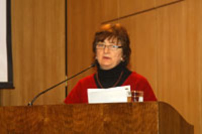 La Decana de la Facultad de Filosofía y Humanidades María Eugenia Góngora, calificó a al Prof. Giannini como "un gran maestro".