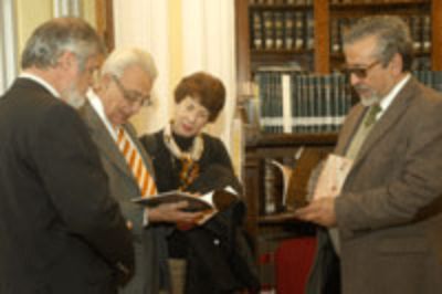 La biblioteca compartida por la Universidad de Chile y el Instituto Nacional, fue la primera biblioteca pública de Chile. 