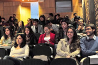 Estudiantes de cuatro Facultades y dos Institutos de la U. de Chile, se certificaron como tutores el pasado 2 de octubre.