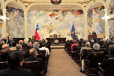 En el Salón de Honor de la Casa Central se celebró la entrega de la Medalla 40 años de servicio de la Universidad de Chile.