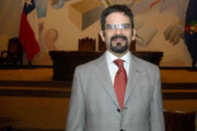 El Prof. Mauricio Garrido de la Facultad de Odontología.