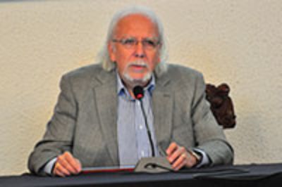 El Vicepresidente del Senado Universitario, el Prof. Pedro Cattan.