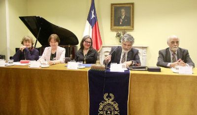 Senadora Chávez se integra a Academia Chilena de la Lengua