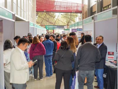 Feria de productos y servicios del 10° Congreso de Bibliotecas Universitarias y Especializadas.