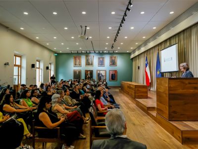 Rosa Devés, rectora de la Universidad de Chile.