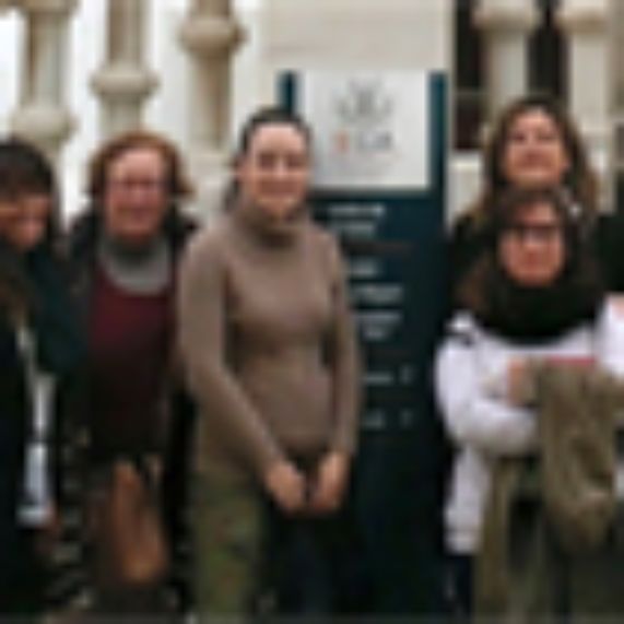 Sofía Boza junto a las Profesoras Mari Carmen Pérez y Concepción Segovia y a estudiantes de postgrado de la Universidad de Cádiz