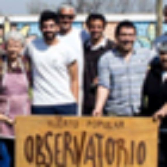 Huerto Popular Observatorio al Sur es una organización que nace el año 2013 a partir de la inquietud de estudiantes de la Universidad de Chile y pobladores de La Pintana.
