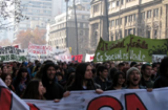 Comunidad FACSO participa en Gran Protesta Nacional por la Educación