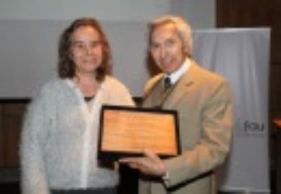 Profesor Orlando Sepúlveda recibió Premio Edwin Haramoto