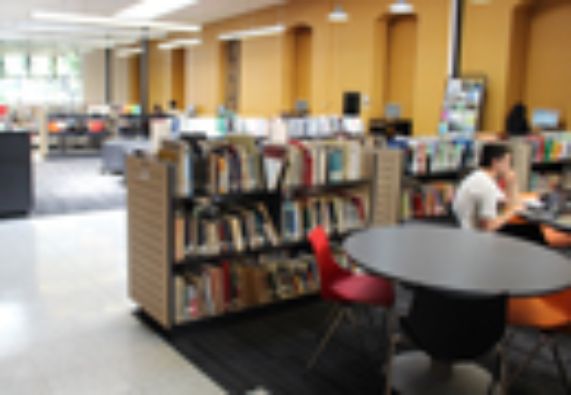 Biblioteca FAU se amplía en espacio, horarios y servicios