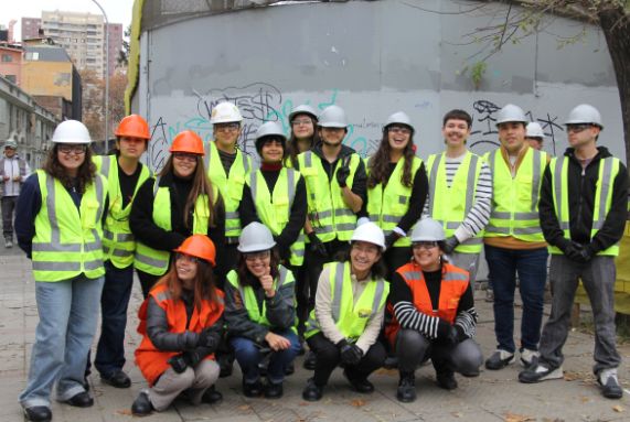 Estudiantes de la Facultad de Gobierno visitan las obras de VM20