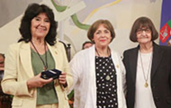 Entrega de Medallas Andrés Bello a integrantes del Consejo de Evaluación en el acto aniversario N°180 de la Universidad de Chile