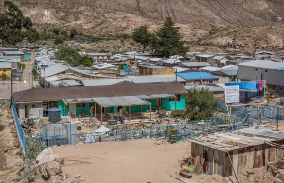 Con una escasez de más de 600 mil viviendas y una sensación generalizada de vulnerabilidad, el escenario habitacional chileno se encuentra en crisis.