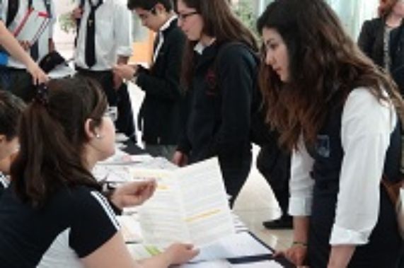 Jóvenes conocen en detalle Beca Universidad de Chile 2014