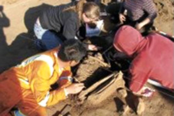 Hallan esqueleto humano que podría ser el más antiguo de Sudamérica