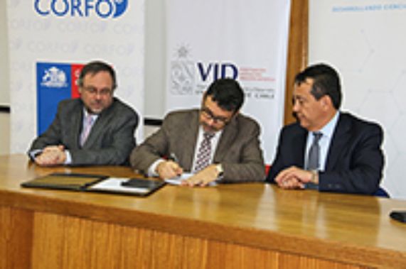 U. Chile y Pfizer contribuirán con la investigación biomédica nacional