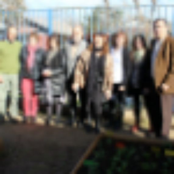 U. de Chile y JUNAEB promueven instalación de huertos en los colegios