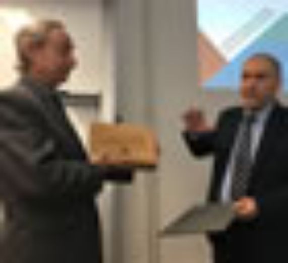 Dr Fernando Lolas Stepke, director del CIEB, recibe el Premio 